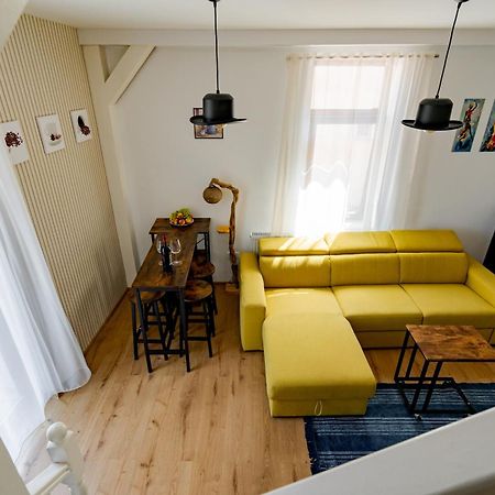 Central Muse Apartment Bukares Bagian luar foto