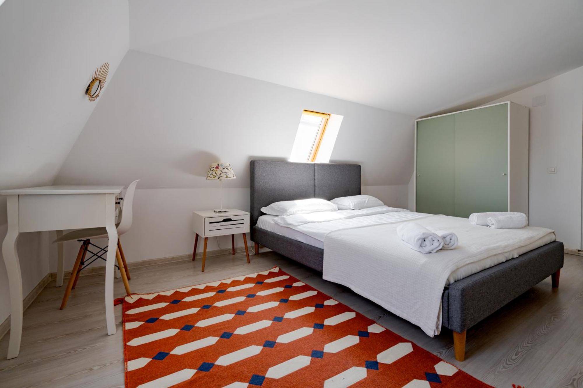 Central Muse Apartment Bukares Bagian luar foto