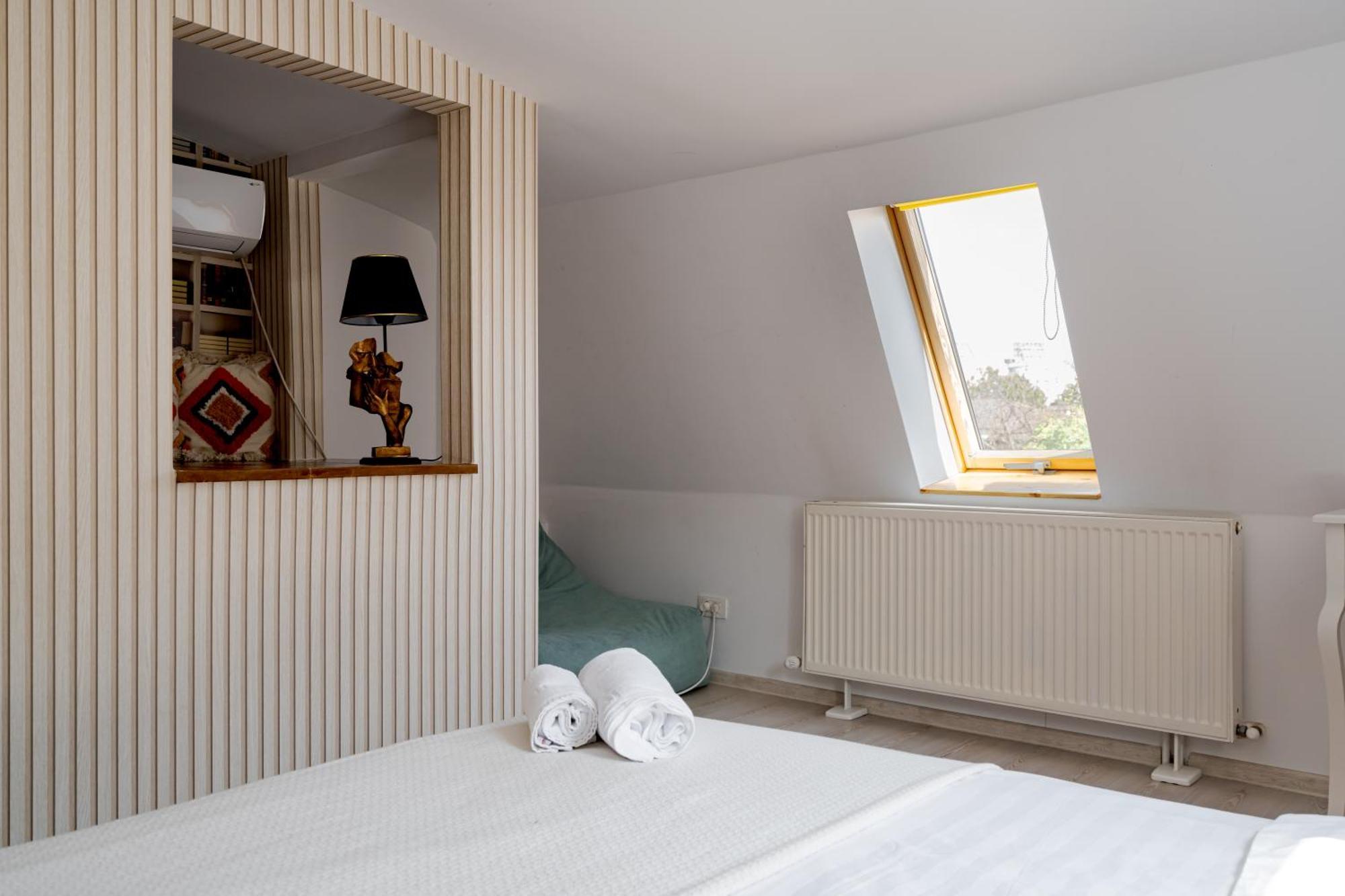 Central Muse Apartment Bukares Bagian luar foto