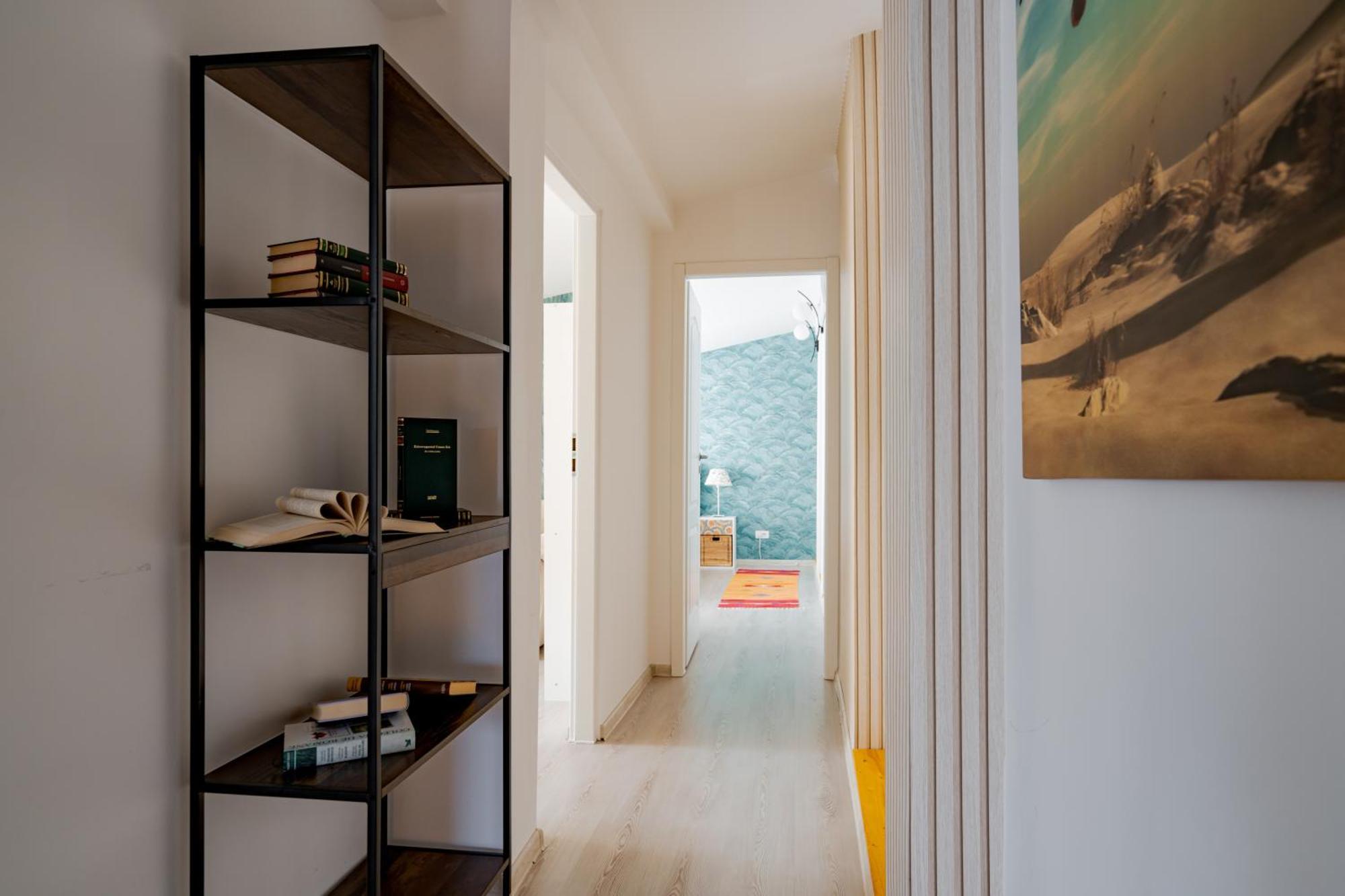 Central Muse Apartment Bukares Bagian luar foto