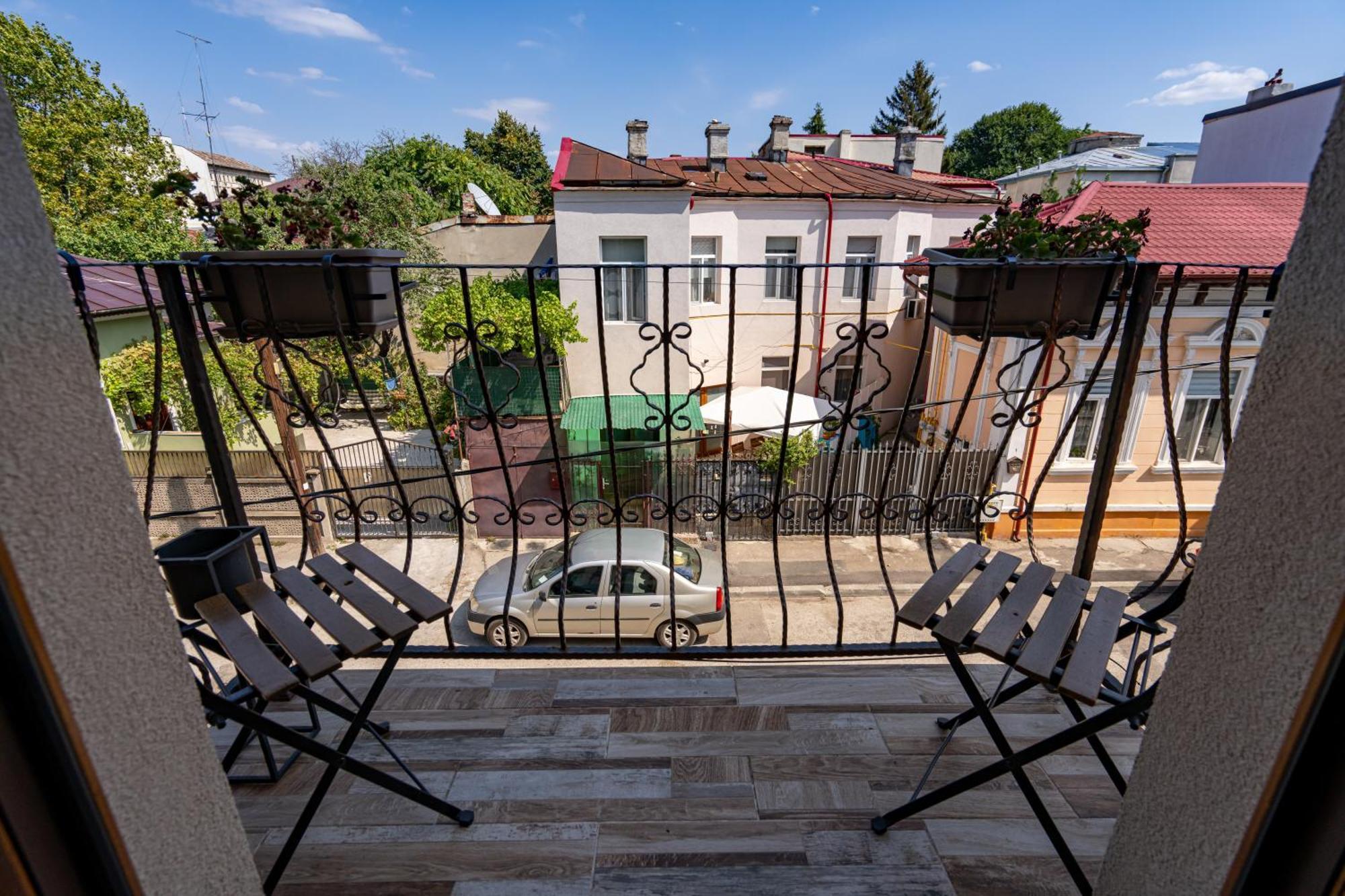 Central Muse Apartment Bukares Bagian luar foto
